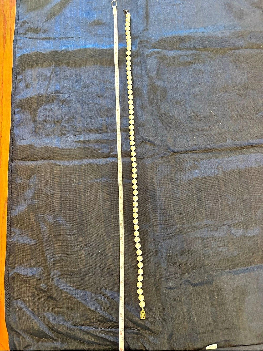 GUESS Gold & White Beaded Necklace Like New